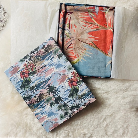 Valentino Silk/Cotton Shawl - Picture 6 of 10